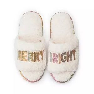 Women's Medium “Merry” & “Bright”Muslin White Sherpa Open-Toe Slipper